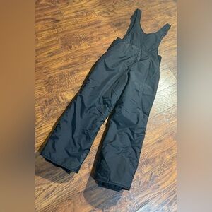 Outdoor Gear unisex kids size M snow bibs